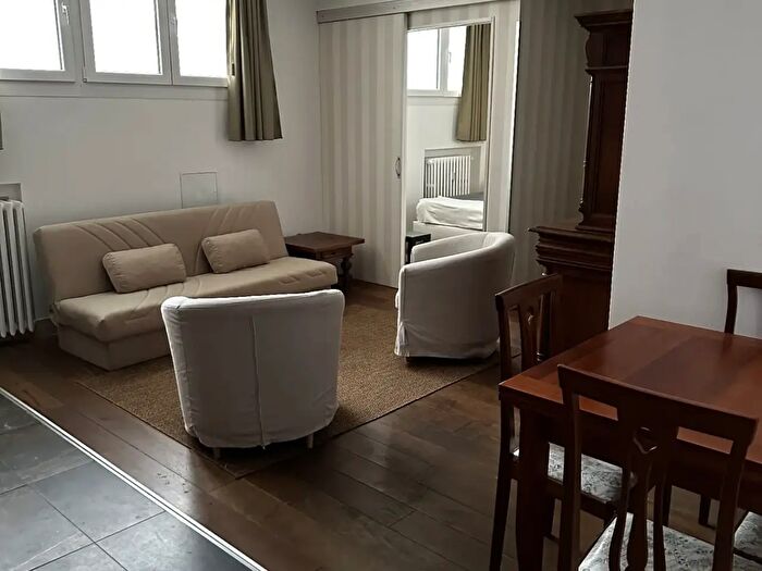 Appartamento trilocale in affitto in Via Malaga, Milano