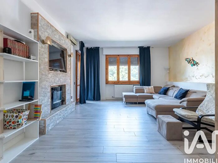 Appartamento con 5 locali in vendita in Via Cilento, Prato