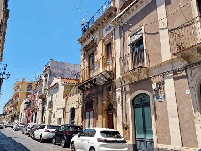 Appartamento con 6 locali in vendita in Via Dafnica, Acireale