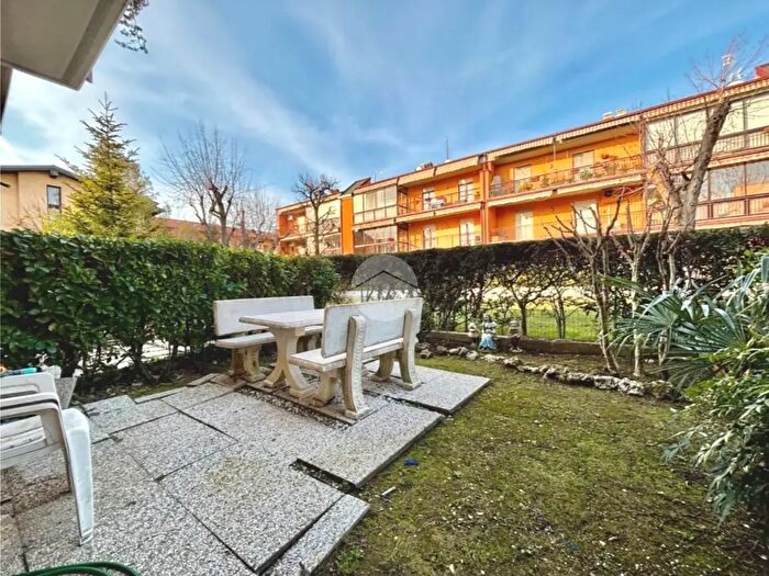 Casa con 5 locali in vendita in Via Durighello, Desenzano Del Garda