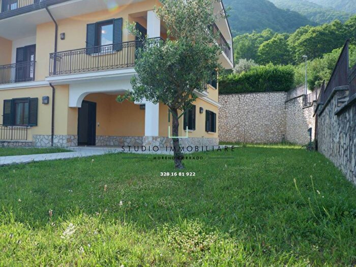 Casa con 6 locali in affitto in Via Borgo Nuovo, Summonte