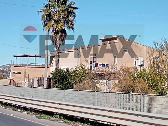 Appartamento con 6 locali in vendita in Contrada SantIppolito Snc, Caltagirone