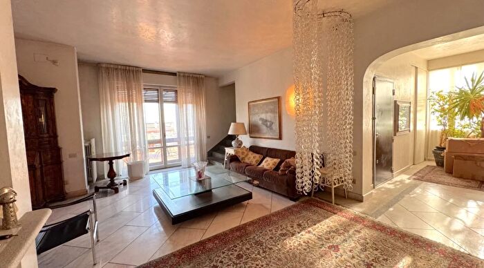 Appartamento con 6 locali in vendita in Via Tiziano Quadrante Europa Stazione Prato Toscana Italia, Prato