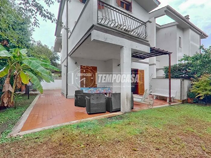 Casa con 5 locali in vendita in Viale Nettuno, Fiumicino
