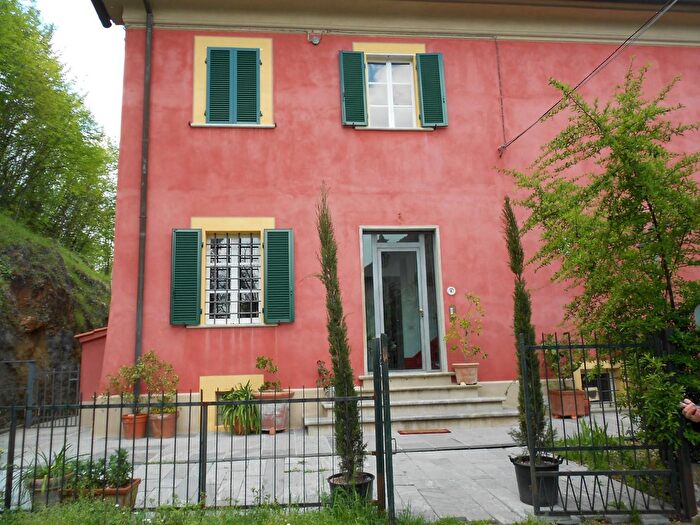 Casa con 13 locali in vendita in Pietrasanta