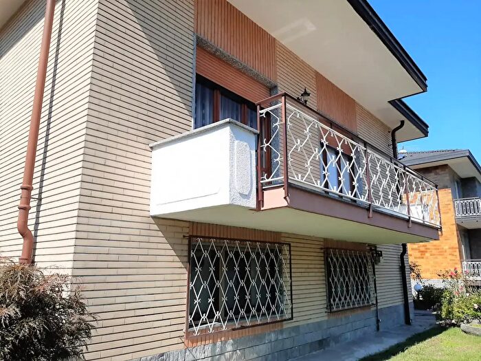 Casa con 5 locali in vendita in Novara