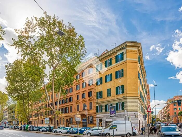 Appartamento trilocale in vendita in Viale Angelico, Roma