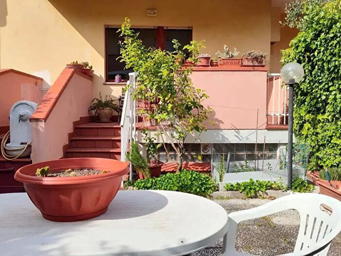 Casa con 5 locali in vendita in Largo Madonna dei Sette Dolori, Pescara