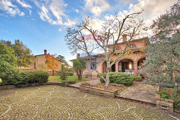 Casa con 12 locali in vendita in Via Torricella, Monte San Savino