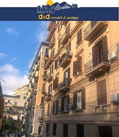 Appartamento quadrilocale in vendita in Vico delle Fiorentine a Chiaia Napoli, Napoli