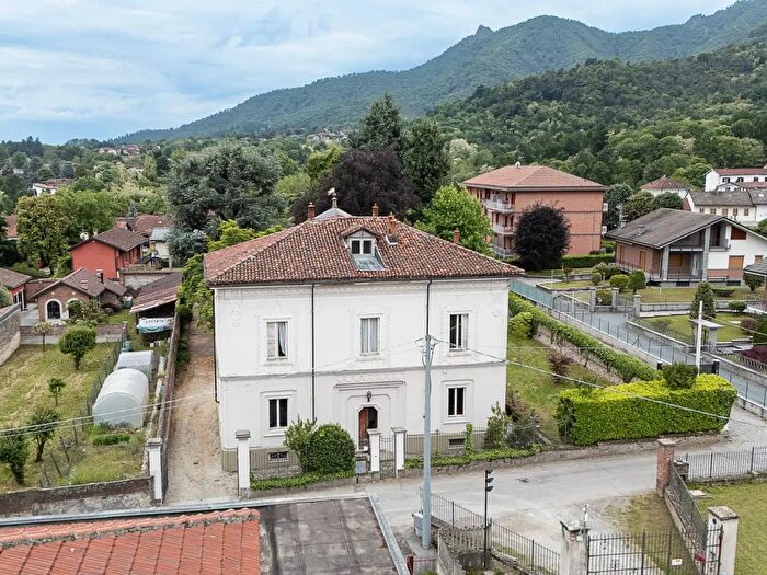 Casa con 8 locali in vendita in Via Giusto Lanteri, Cumiana
