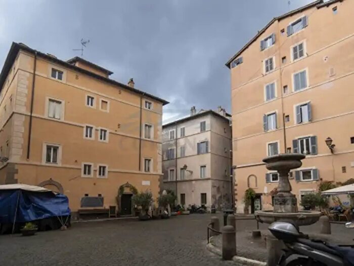 Appartamento trilocale in affitto in Via della Maschera dOro, Roma