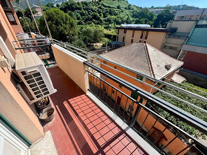 Appartamento trilocale in vendita in Via Ramellina Genova, Genova