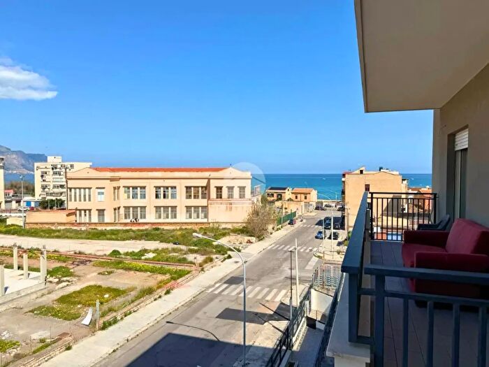 Appartamento trilocale in vendita in Via XXVII Maggio, Palermo