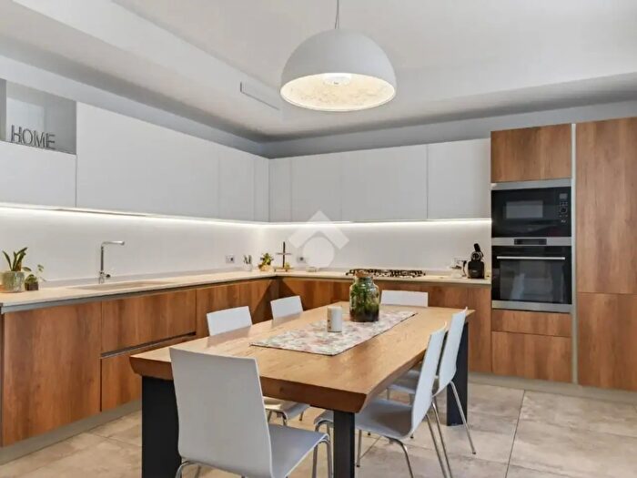 Appartamento quadrilocale in vendita in Via Badia, Brescia