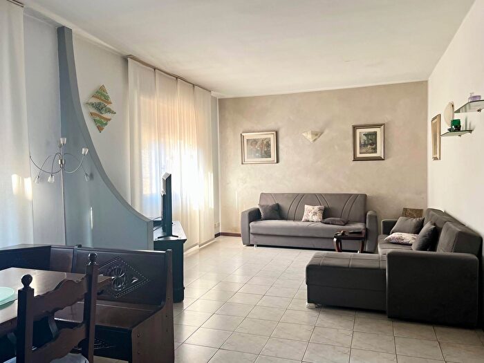 Appartamento trilocale in vendita in Via G Garibaldi, Pradalunga