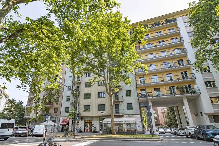 Appartamento quadrilocale in vendita in Piazza Caneva, Milano