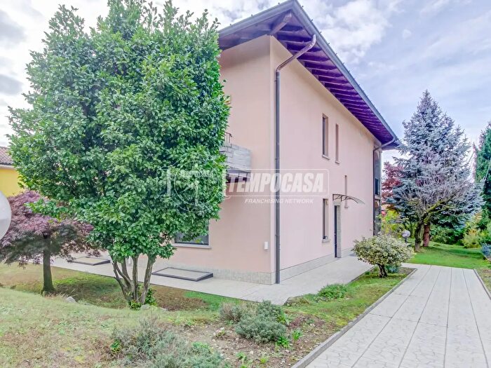 Appartamento con 5 locali in vendita in Via Moro Aldo, Taino