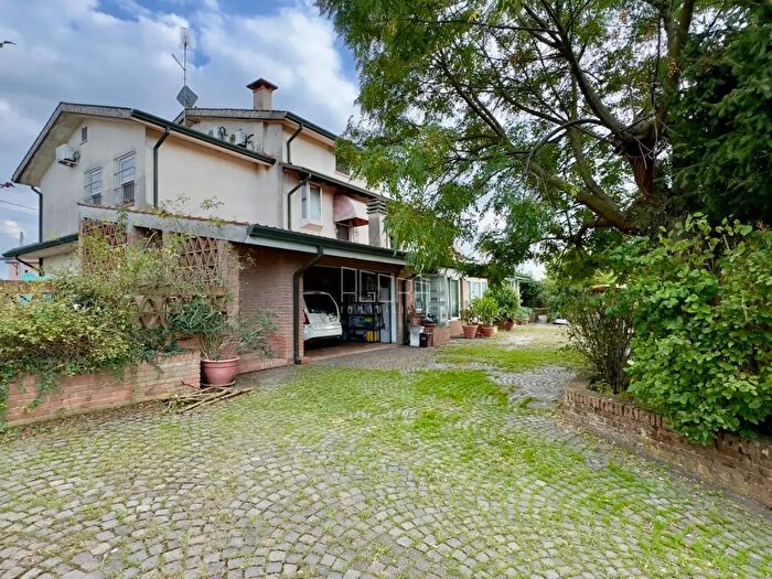 Casa con 11 locali in vendita in Via Santa Lucia, Arqua' Polesine