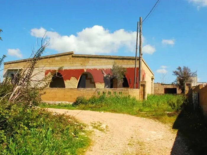 Casa con 6 locali in vendita in Via Schiafazzi, Salve