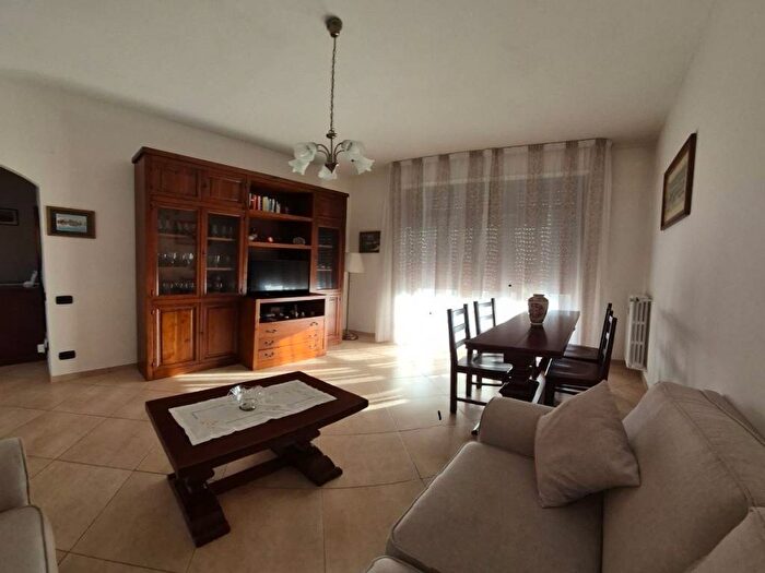 Appartamento trilocale in affitto in Via Bassa, Casellina, Scandicci