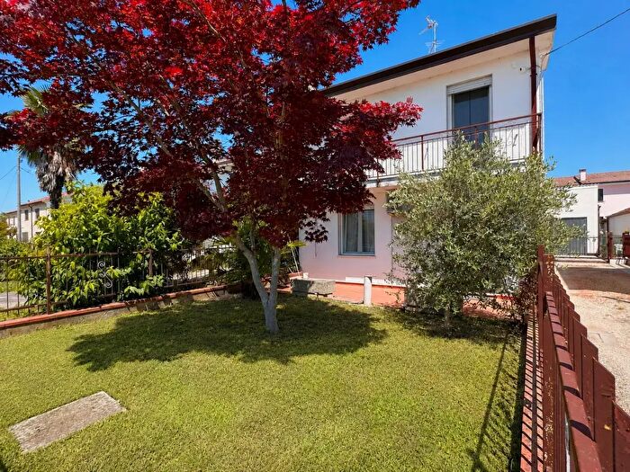 Casa trilocale in vendita in Via Roma, Pontecchio Polesine