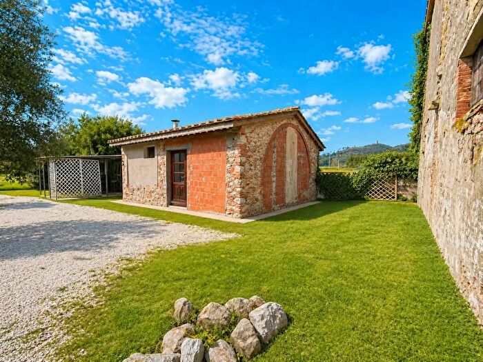 Casa con 10 locali in vendita in San Giuliano Terme