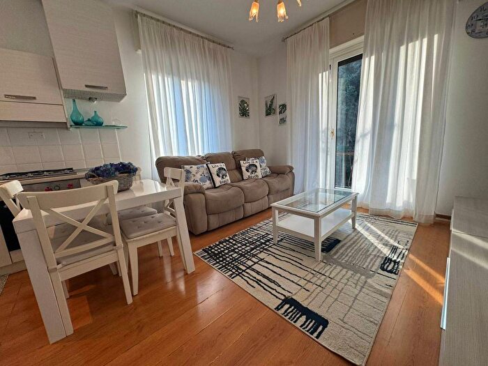 Appartamento quadrilocale in affitto in Via Emilio Vecchia, Casanova, Varazze