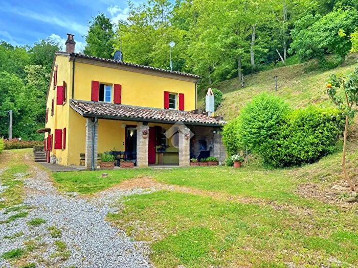 Casa con 7 locali in vendita in Via Provinciale, Montefiore Conca