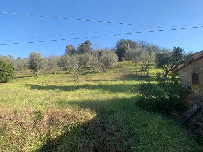 Casa con 6 locali in vendita in Pistoia