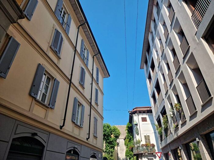 Appartamento trilocale in affitto in Via Vigna, Carrobbio, Milano