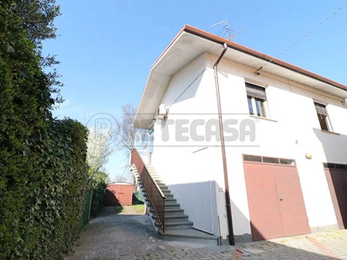 Appartamento trilocale in vendita in Via Giotto, Bondeno