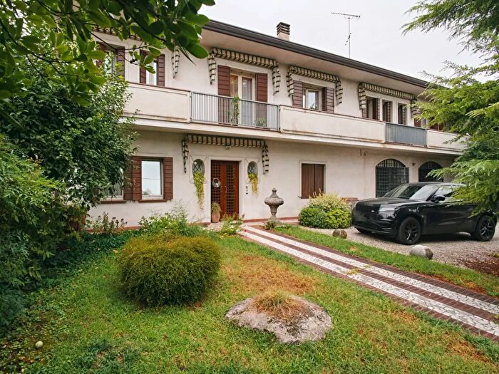 Casa con 8 locali in vendita in Via Cal di Prade, Vazzola