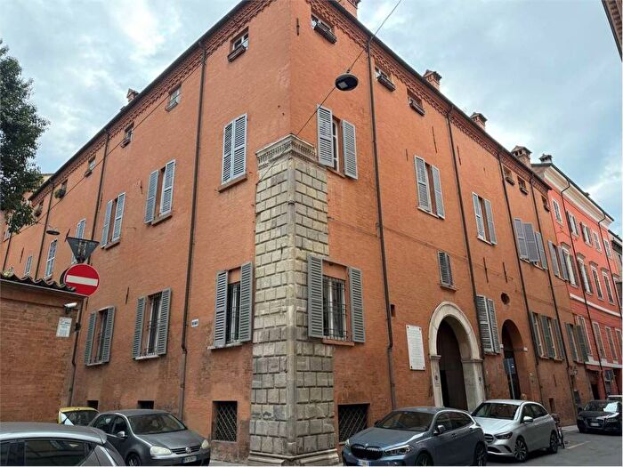 Appartamento trilocale in affitto in Via dei Servi, Centro Storico, Modena