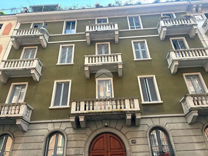 Appartamento trilocale in affitto in Via Marcona, Milano