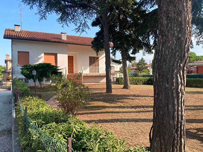 Casa con 6 locali in vendita in Fano, Fano