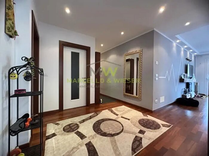 Appartamento trilocale in vendita in Via Alessandro Manzoni, Merano
