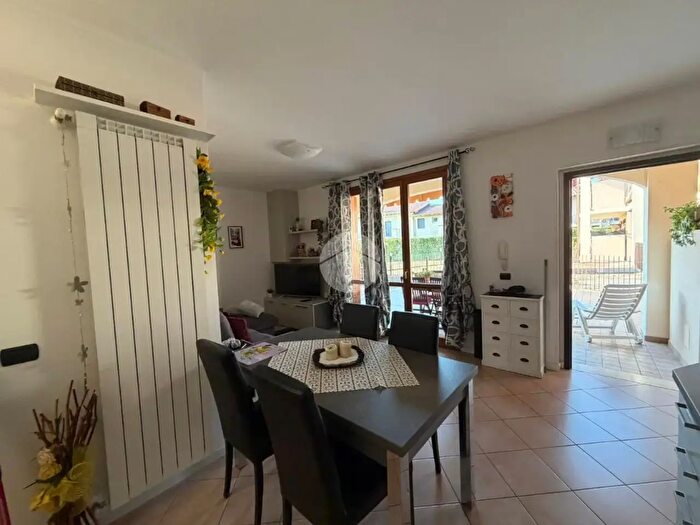 Appartamento trilocale in affitto in Via Giovanni Pascoli, Puegnago Sul Garda