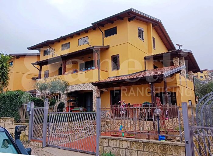 Casa con 7 locali in vendita in Via Acqua Sulfurea, Marano Marchesato