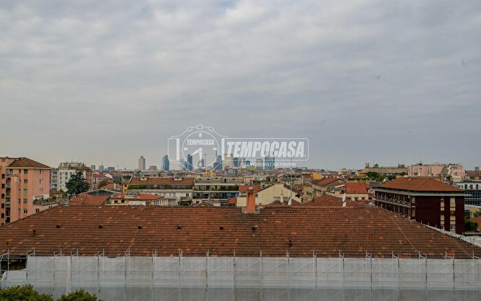 Appartamento trilocale in vendita in Via Teodosio, Milano