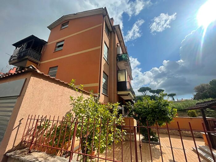 Appartamento trilocale in vendita in Via del Casale, Mentana