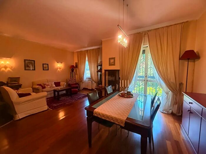 Appartamento trilocale in affitto in Via Gabriele Jannelli, Napoli