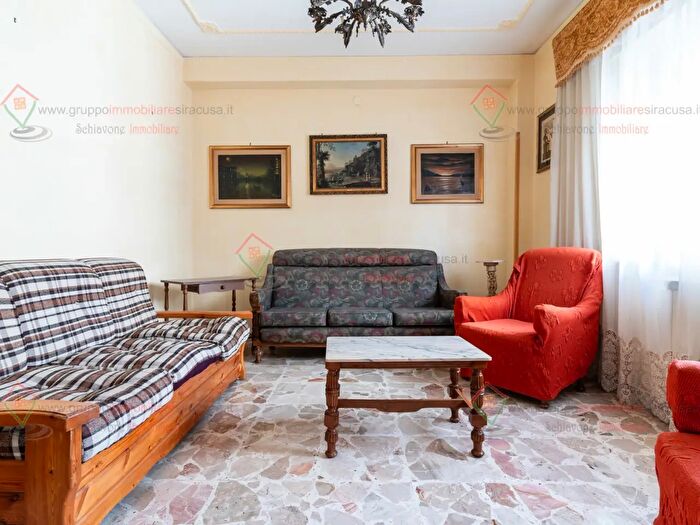 Appartamento con 5 locali in vendita in Siracusa