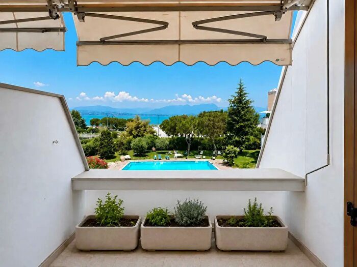 Appartamento trilocale in vendita in Desenzano Del Garda
