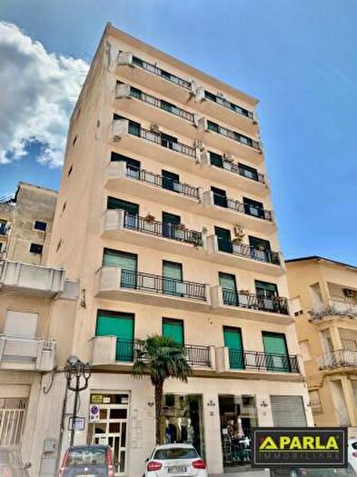 Appartamento con 5 locali in vendita in Via Regina Margherita, Canicatti