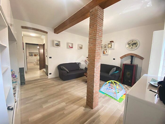 Casa con 5 locali in vendita in Via F Iacopoini, Montefiascone