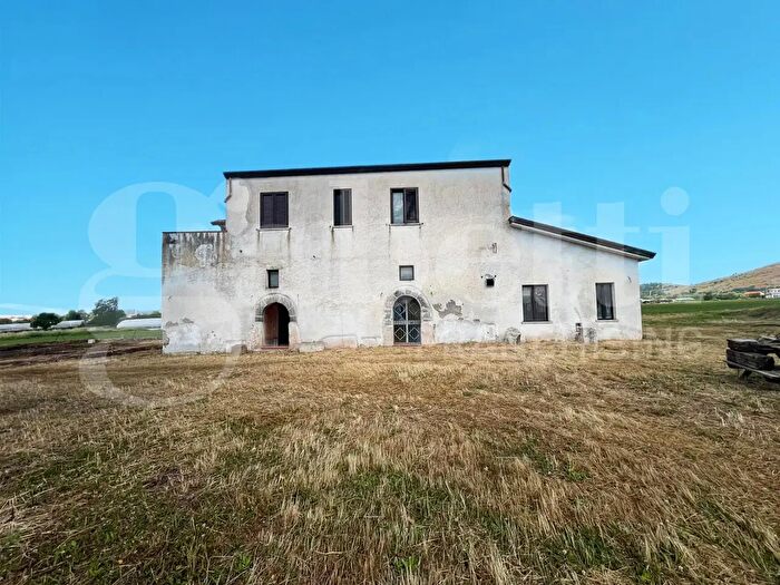 Casa con 10 locali in vendita in Via Mazzeo, Sparanise