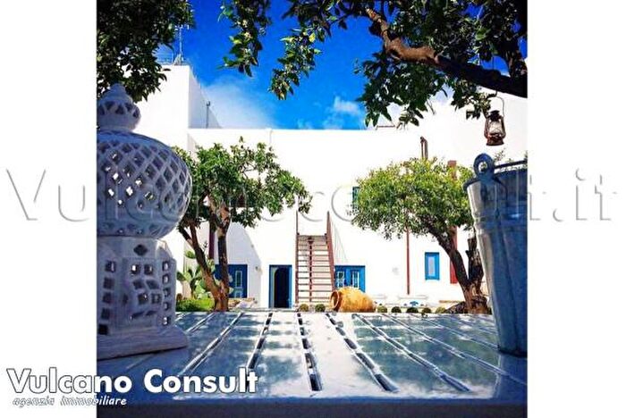 Casa con 6 locali in vendita in Via SantAnna, Lipari