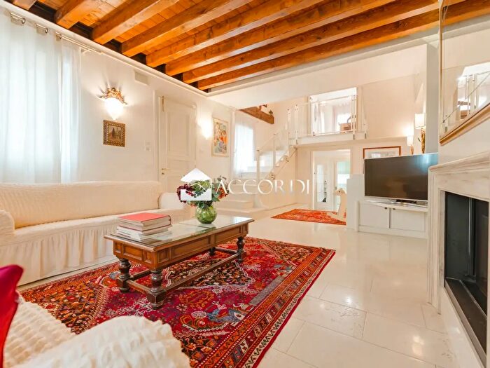 Casa con 5 locali in vendita in Conegliano