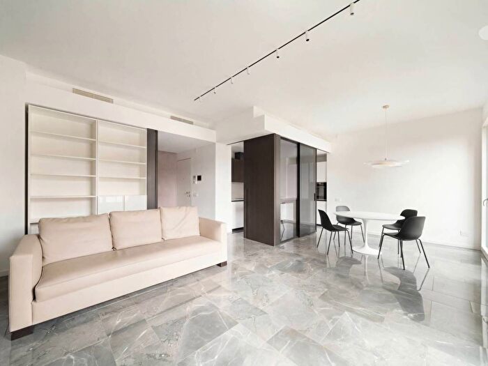 Appartamento trilocale in affitto in Piazza SantAmbrogio, SantAmbrogio, Milano